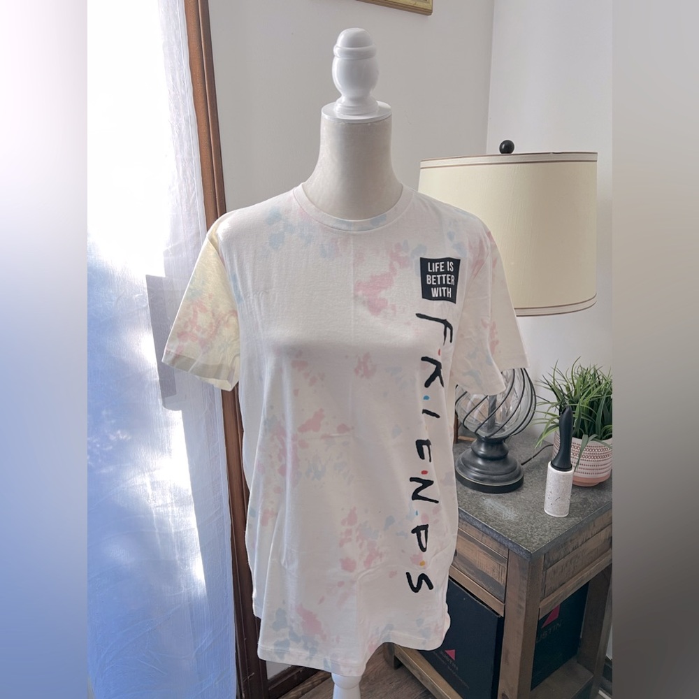 NWT Old Navy friends graphic tee